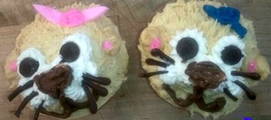 2013 0318 otter cupcakes
