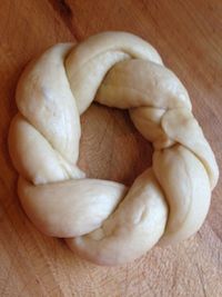 2014 0419 kitchen easter egg bread 4