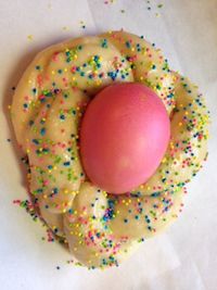 2014 0419 kitchen easter egg bread 6