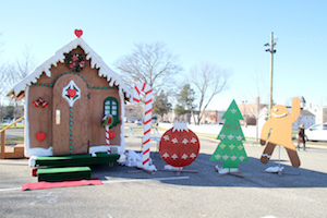 2014_1213_gingerbread_house_exterior
